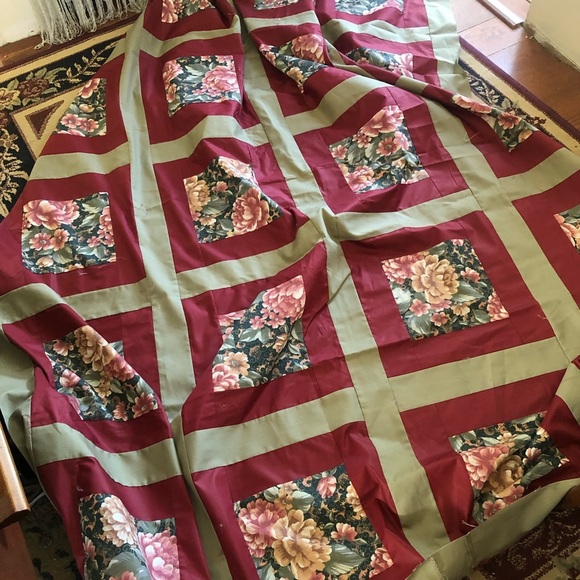 Gorgeous unfinished Floral Patchwork Quilt in Red and Green- handmade 96-62 - Picture 1 of 10